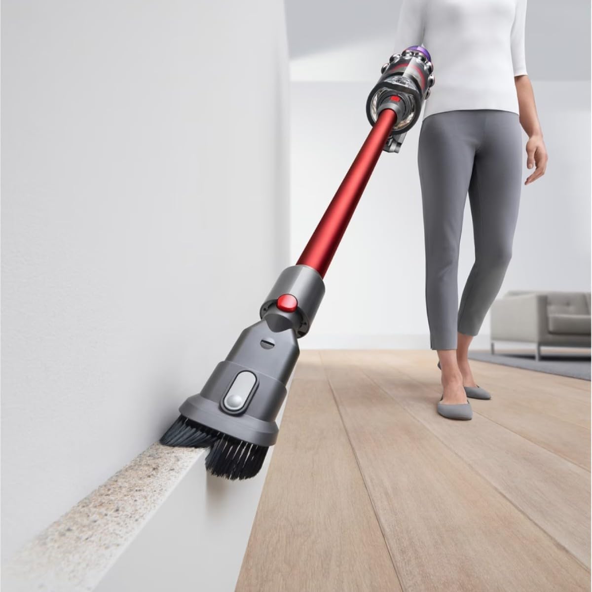 Dyson V11 Fluffy™ Aspiradora sin Cable – 185 AW, 60 min de autonomía, Cepillo con Suave Cabezal Giratorio, minicepillo motorizado, 3 Modos de Potencia, Pantalla LCD, Roja
